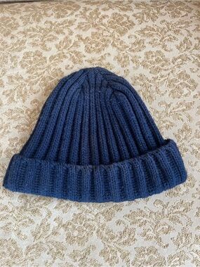 Pendleton 100% wool knit beanie winter hat 
Navy blue